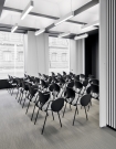 designová_ergonomická konferenční židle se sklopným stolkem