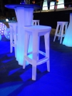svítící barové židle a stoly frozen